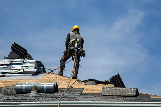 Professional Roofing technician working in Tekoa, WA